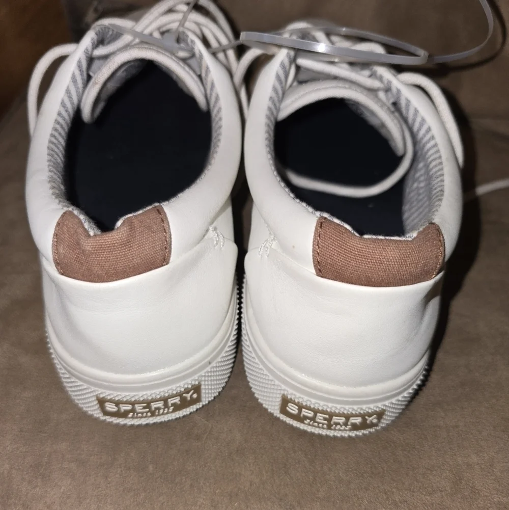 NWOT Men's Halyard leather Sperrys. Size 8